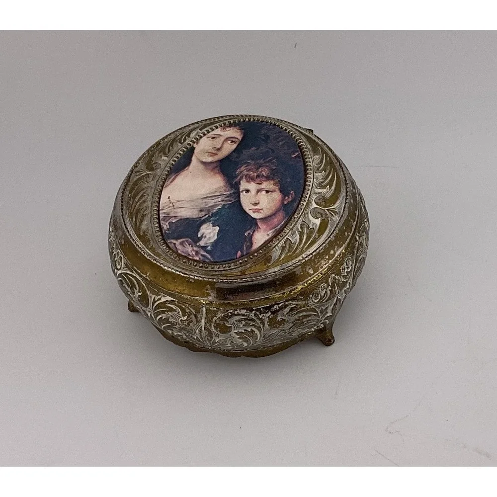 Vintage Ornate Round Trinket Jewelry‎ Box Portrait Lid Red Velvet Lined